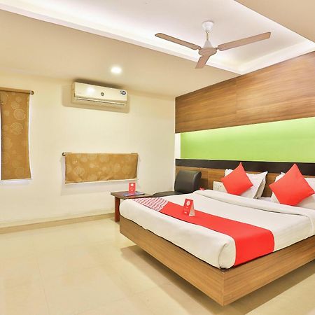 Super Hotel O Apollo Ahmedabad Exterior photo