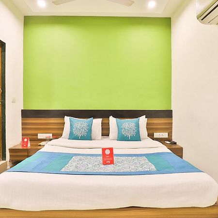 Super Hotel O Apollo Ahmedabad Exterior photo
