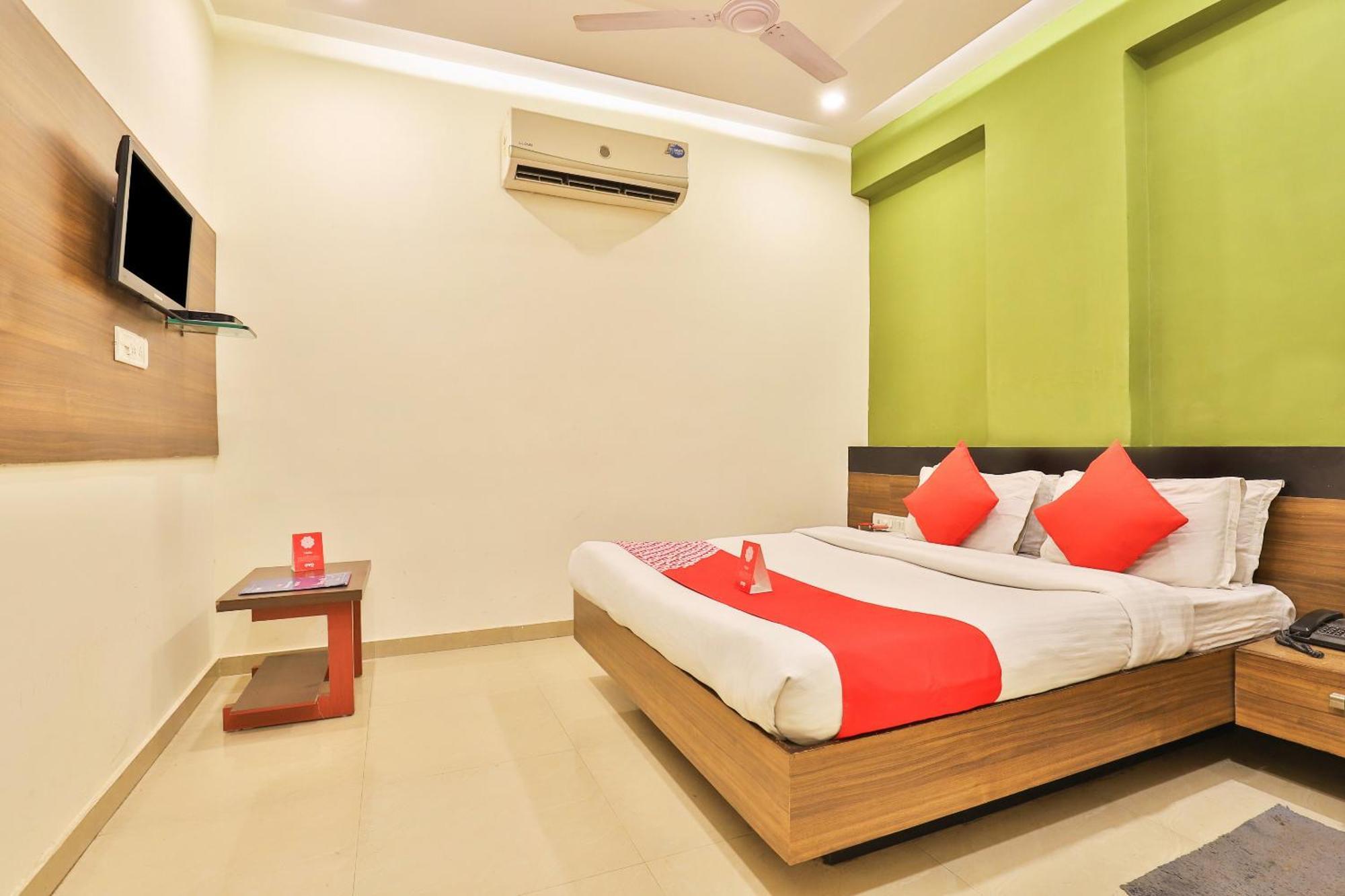 Super Hotel O Apollo Ahmedabad Exterior photo