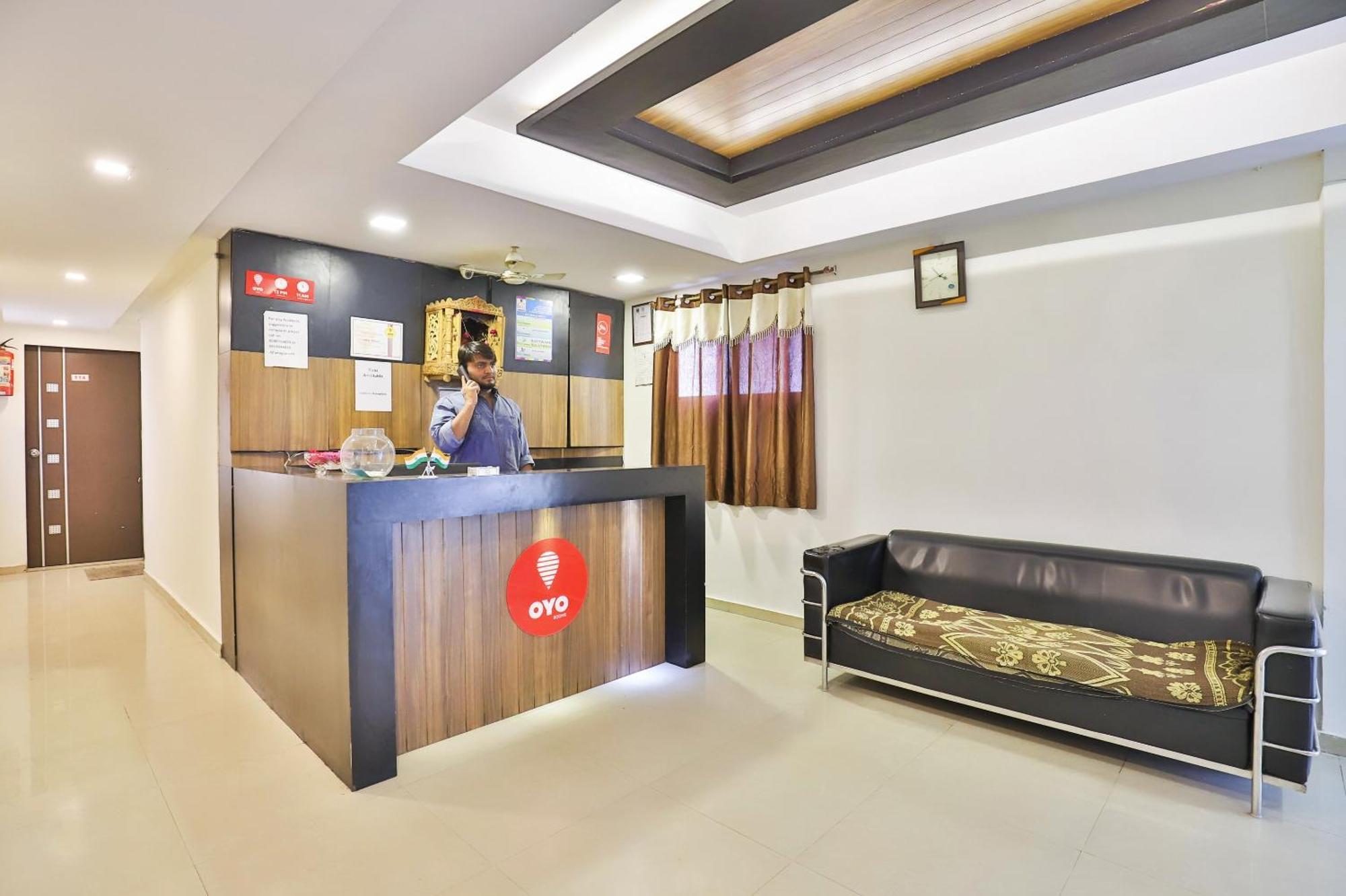 Super Hotel O Apollo Ahmedabad Exterior photo