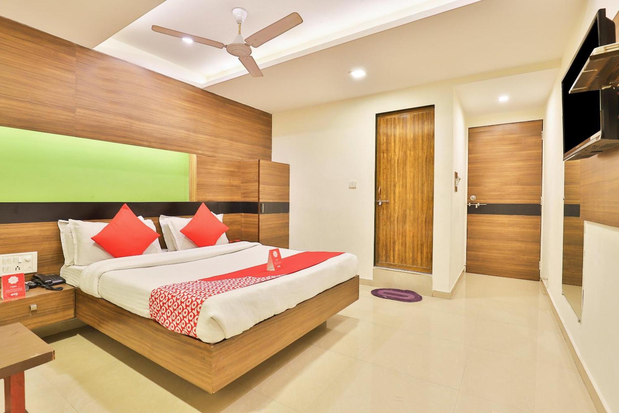 Super Hotel O Apollo Ahmedabad Exterior photo